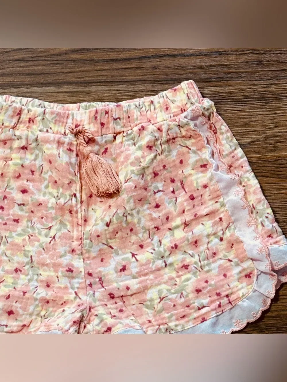 Bear Paw Girl’s Pull On Shorts Elastic Waist Floral Scalloped Hem Pink Green 10